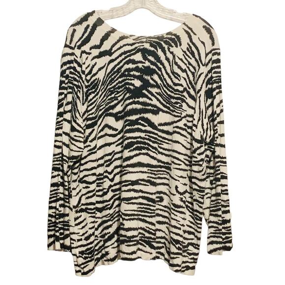 QUACKER FACTORY Size 3X Zebra Print V-Neck Knit Top Metal Studs - Picture 7 of 7